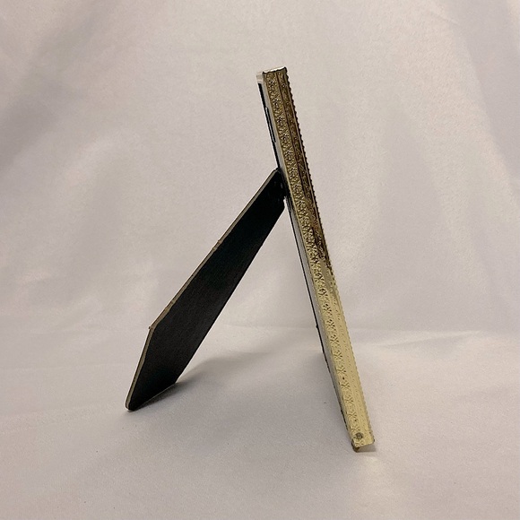 💫 Vintage Gold Metal 4.5” x 6.5” Picture Frame Easel Back And Hangable - Picture 3 of 6